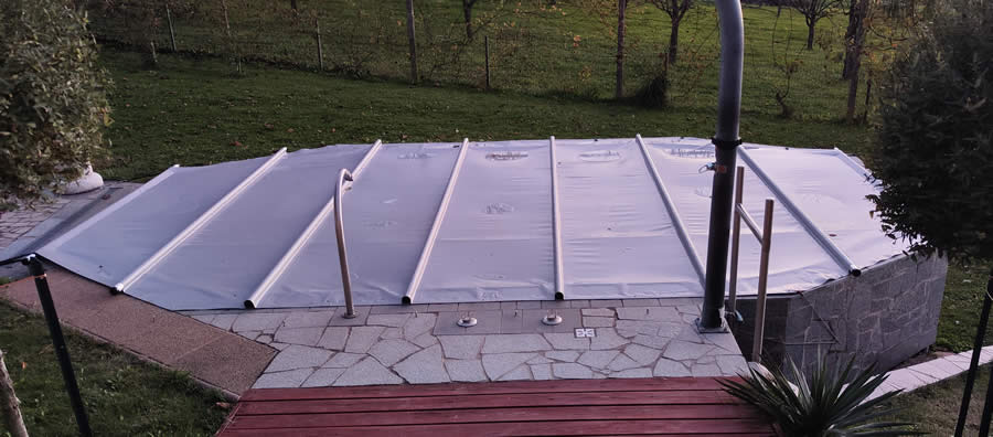 Ovalna bazenska cerada