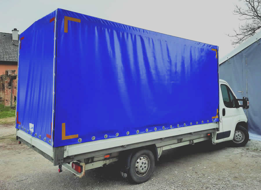 Plava kamionska cerada