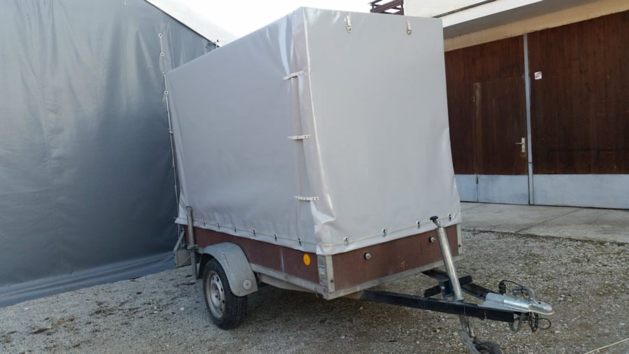 Siva cerada za auto prikolicu