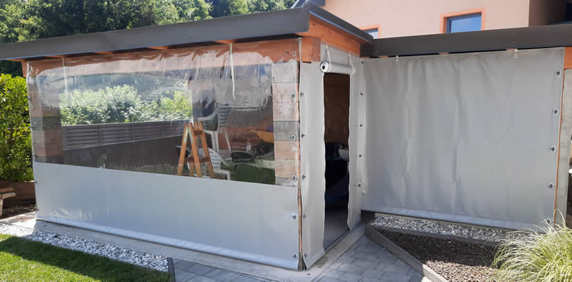 letna kuhinja pozimi, zaprtje zasteklitev z PVC ponjavo 